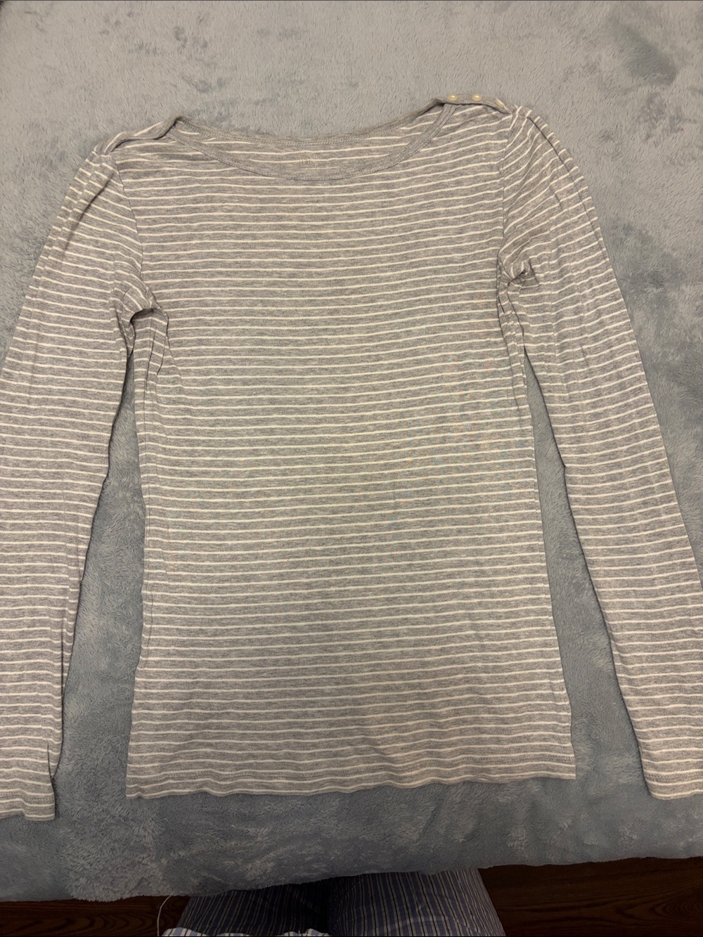 GAP Y2K Women’s Light Gray & White Striped Long Sleeve Top